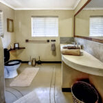 Thornybush bathroom